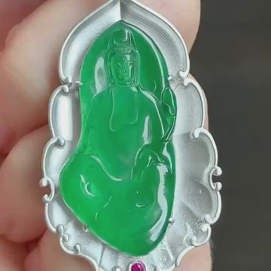 Certified Natural Guatemalan Icy Highly Translucent Vibrant Green Jadeite Carved Guanyin Pendant Sterling Silver 10.95g 天然老种冰危绿翡翠观音镶嵌吊坠 1470
