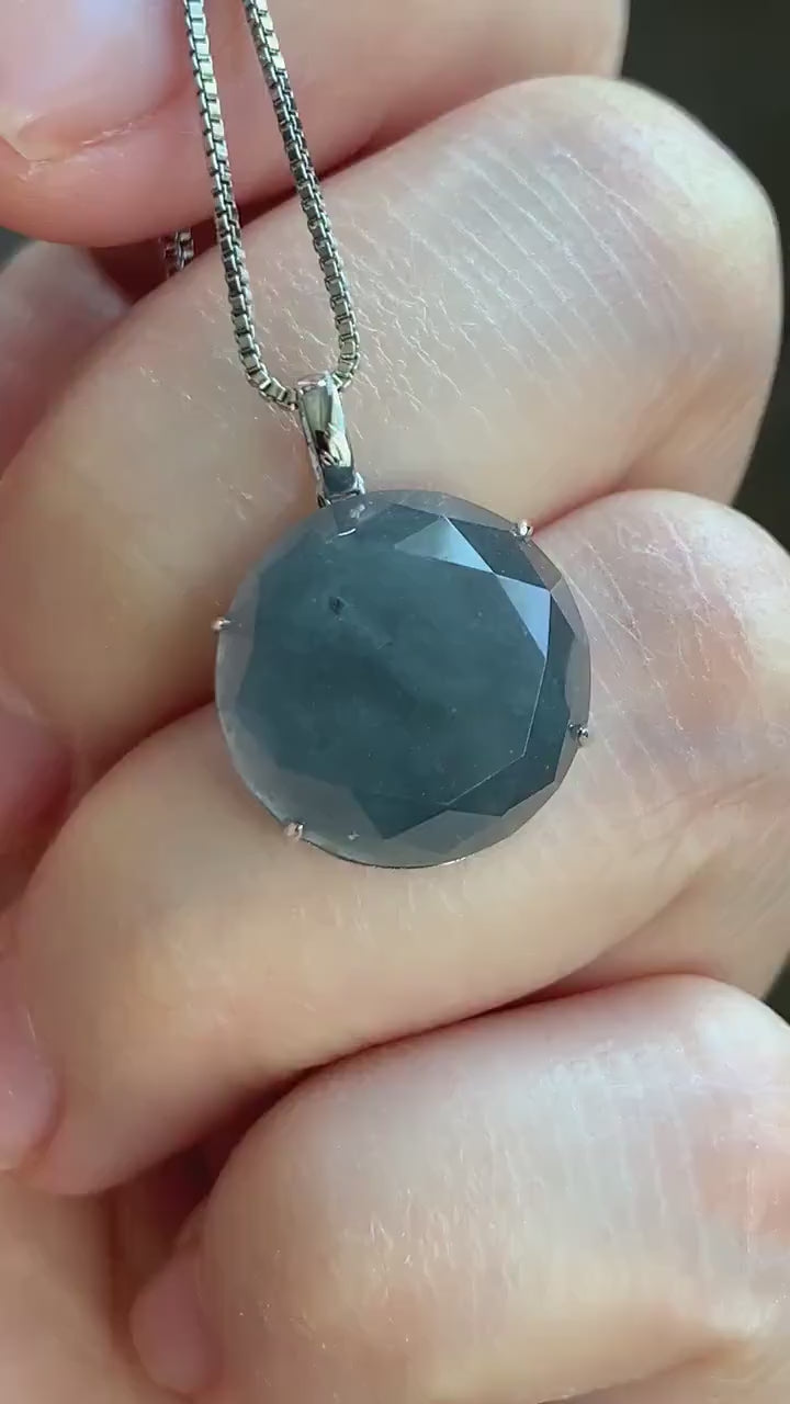 Certified Natural Guatemalan Icy Translucent Dark Blue Wuji Faceted Round Jadeite Pendant 18K White Gold 2.85g 天然冰危蓝乌鸡翡翠切割面蛋面镶嵌吊坠 1446