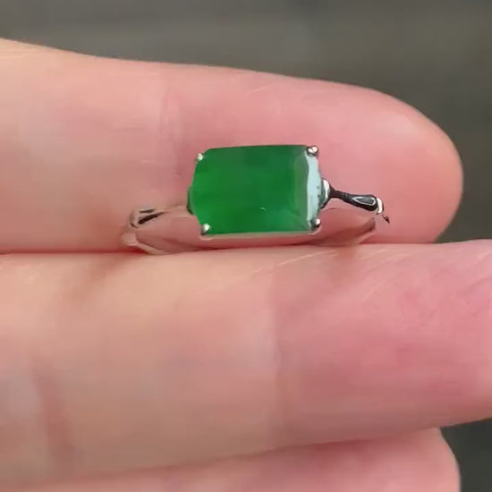Certified Natural Guatemalan Icy Translucent Vibrant Green Jadeite Saddle Cut Bamboo Ring 18K White Gold size 7.25 天然高冰危绿翡翠马鞍戒面竹节镶嵌戒指 7419