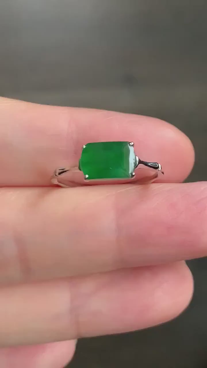 Certified Natural Guatemalan Icy Translucent Vibrant Green Jadeite Saddle Cut Bamboo Ring 18K White Gold size 7.25 天然高冰危绿翡翠马鞍戒面竹节镶嵌戒指 7419