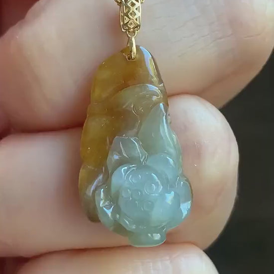 Petite Natural Burmese Bicolored Icy Translucent Yellow & White Marbled Jadeite Lotus Flower Pendant 18K Yellow Gold 天然缅甸冰黄双色翡翠莲花镶嵌吊坠