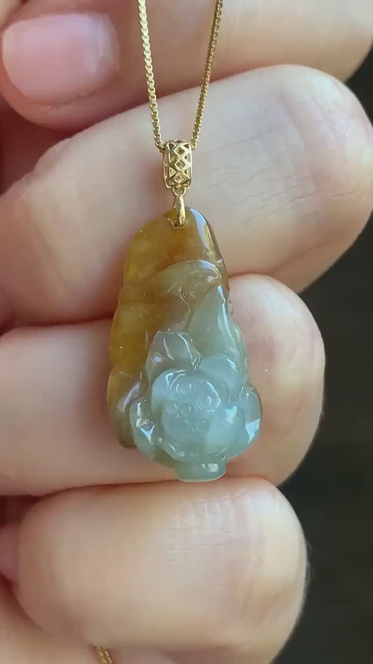 Petite Natural Burmese Bicolored Icy Translucent Yellow & White Marbled Jadeite Lotus Flower Pendant 18K Yellow Gold 天然缅甸冰黄双色翡翠莲花镶嵌吊坠